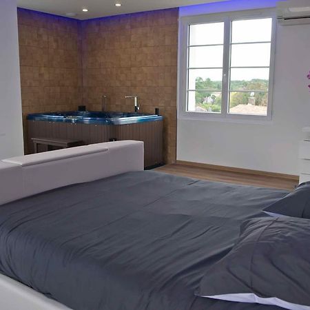 Bed and Breakfast Moulin Des Tours Barbaste Esterno foto